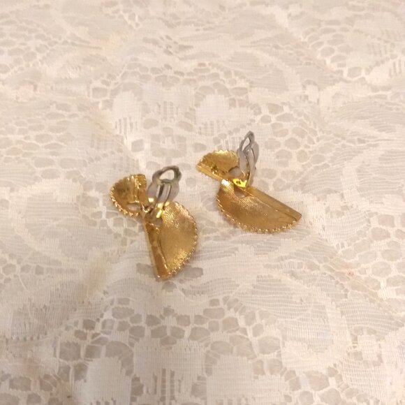 Vintage White Clear Cubic Zirconia Gold Tone Earrings Non-Pierced Clip Earrings - Picture 6 of 7